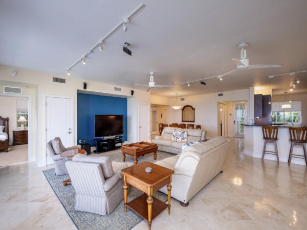 Four Bedroom Oceanfront Vacation Condo in Key Largo Sleeps 8